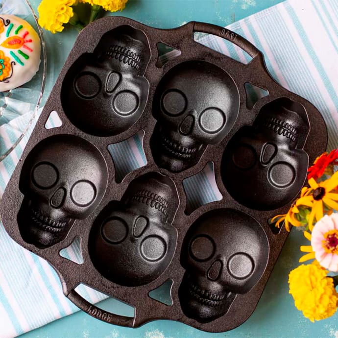 Lodge 6 Compartment Cast Iron Mini Cake Pan, Skull (BWSKULL)