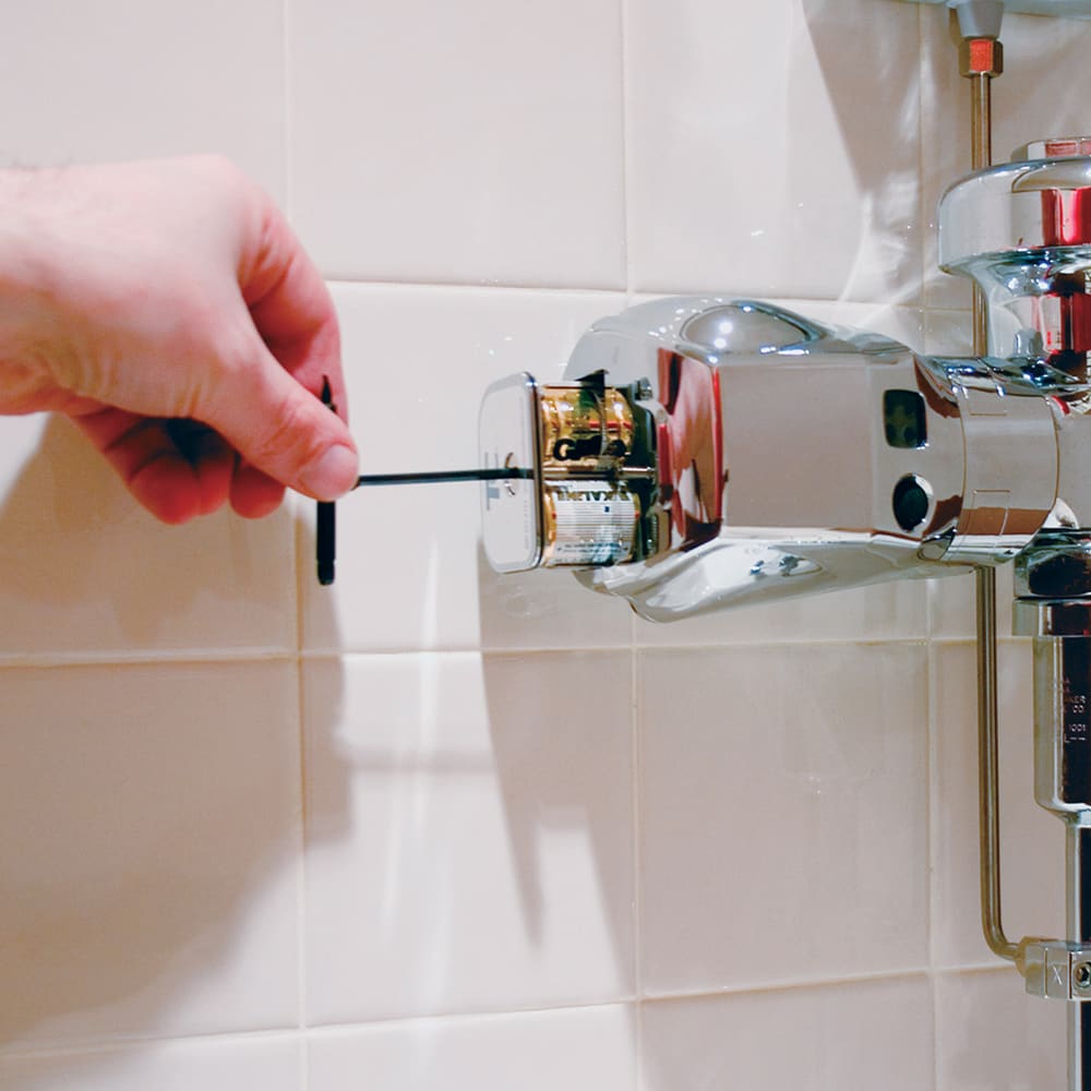 Rubbermaid FG401805A AutoFlush Clamp Toilet, Sloan/Zurn Flush Valves