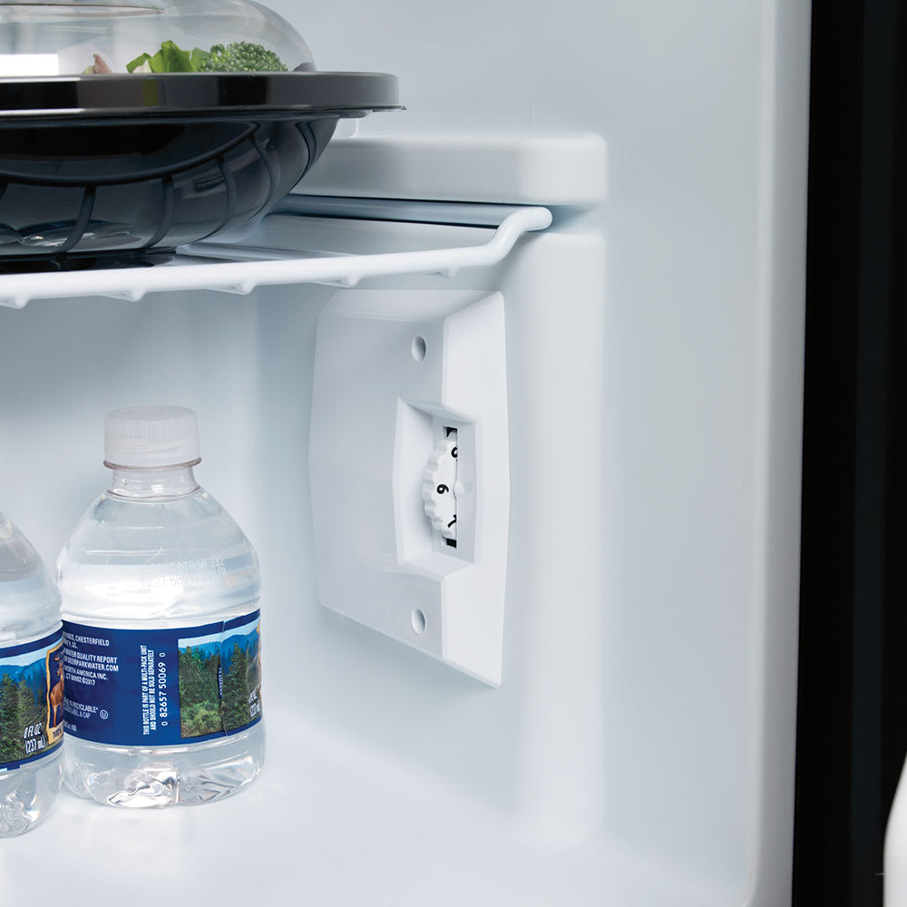 Hamilton Beach HRF200 2.7 cu ft Compact Refrigerator w/ (2) Wire