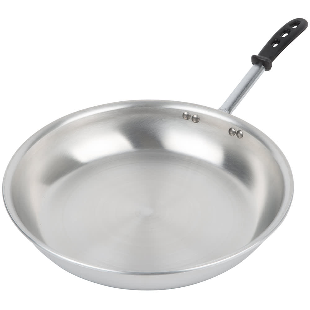 175-67914 14" Aluminum Frying Pan w/ Vented Silicone Handle