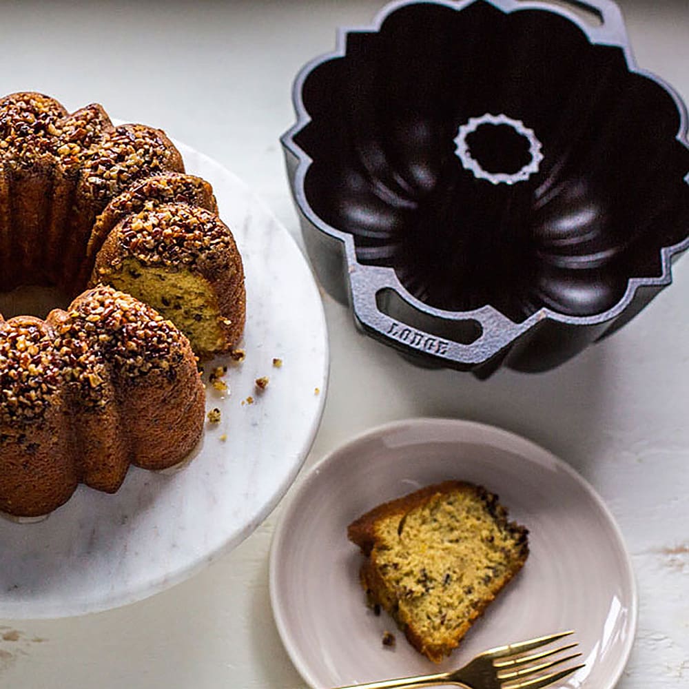 Cast Iron Fluted Cake Pan with Red Potholders | Lodge Cast Iron