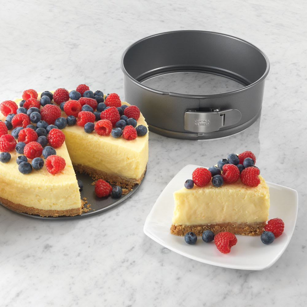 268-900409 Spring Form Cake Pan, 9" Dia. x 3"deep, Aluminum